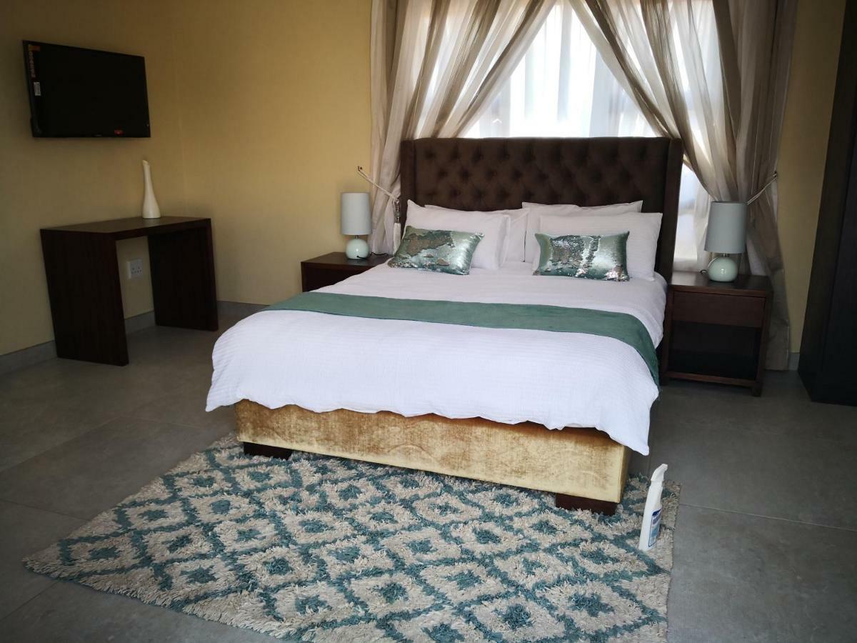 Standard Queen Room,866068439:JPEG